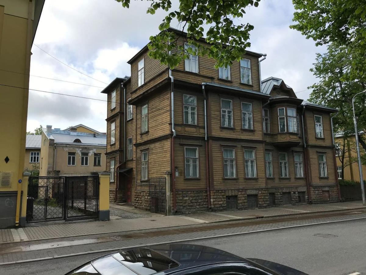 1 Bedroom Apartment Near Kadriorg Swan Pond Tallinn Ngoại thất bức ảnh